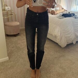 Levi 724 High Rise Straight in Washed Black